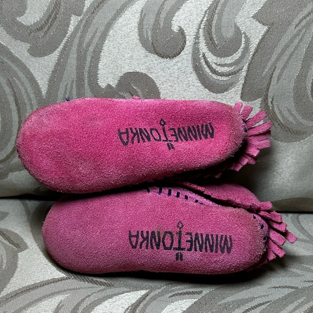 Minnetonka Baby Girl 2 Pink Fringe Moccasins, Infant Shoes Leather Purple